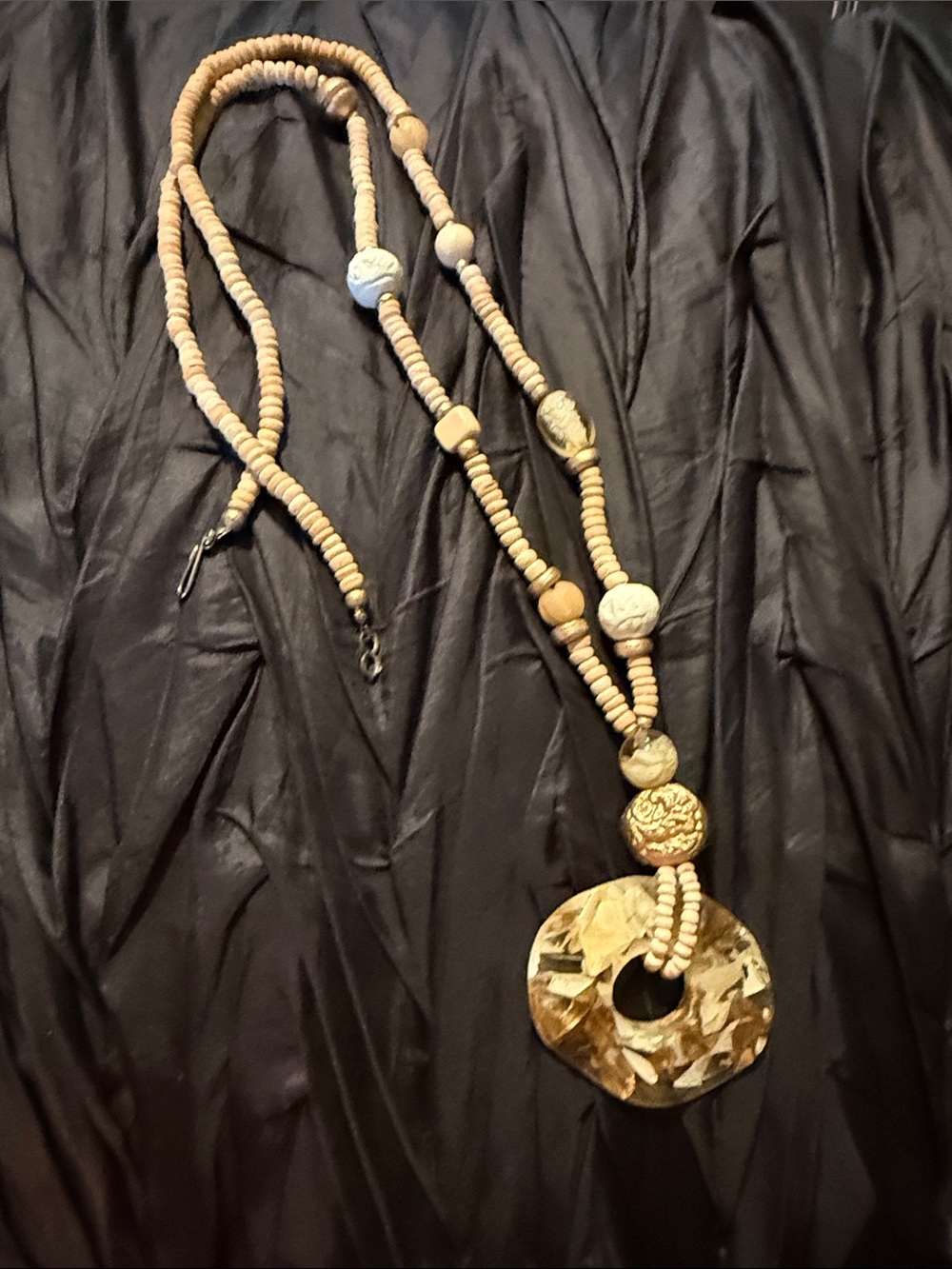 Donut pendant Beaded Statement Necklace with stone and natural shell chips - Picture 2 of 9